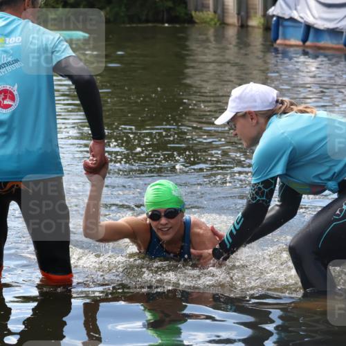31.08.2025 - Elbe Triathlon Hamburg Luisa Fischer http://msf.ph/oto/8680182 31.08.2025 14:34:11 Schwimmen  meine-sportfotos.de