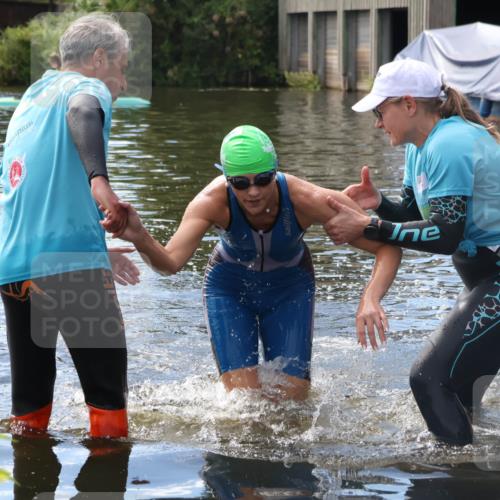 31.08.2025 - Elbe Triathlon Hamburg Luisa Fischer http://msf.ph/oto/8680186 31.08.2025 14:34:12 Schwimmen  meine-sportfotos.de