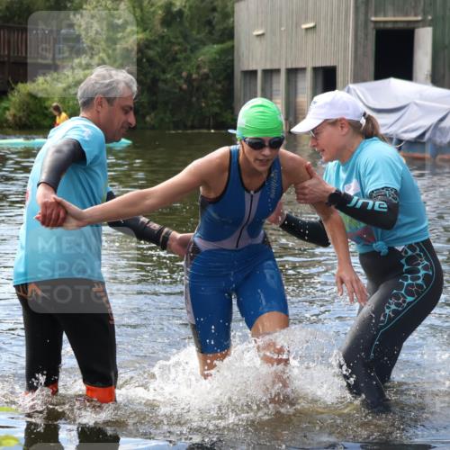 31.08.2025 - Elbe Triathlon Hamburg Luisa Fischer http://msf.ph/oto/8680188 31.08.2025 14:34:12 Schwimmen  meine-sportfotos.de