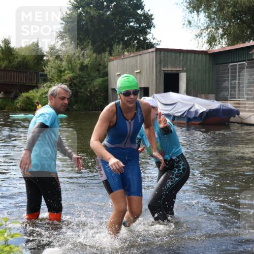 31.08.2025 - Elbe Triathlon Hamburg Luisa Fischer http://msf.ph/oto/8680192 31.08.2025 14:34:13 Schwimmen  meine-sportfotos.de
