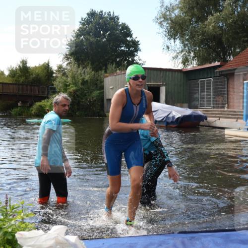 31.08.2025 - Elbe Triathlon Hamburg Luisa Fischer http://msf.ph/oto/8680193 31.08.2025 14:34:13 Schwimmen  meine-sportfotos.de