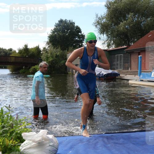 31.08.2025 - Elbe Triathlon Hamburg Luisa Fischer http://msf.ph/oto/8680195 31.08.2025 14:34:14 Schwimmen  meine-sportfotos.de