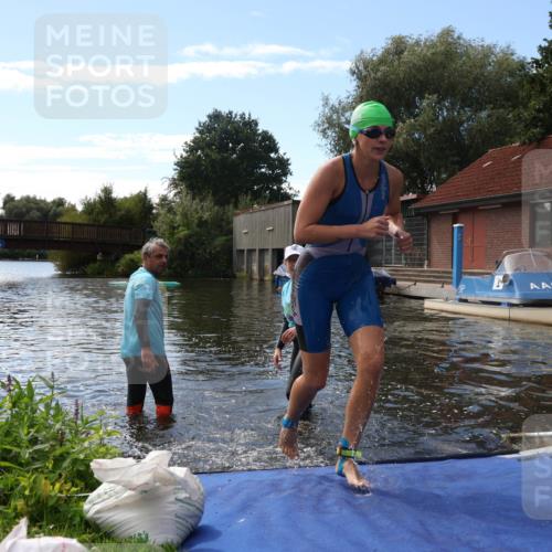 31.08.2025 - Elbe Triathlon Hamburg Luisa Fischer http://msf.ph/oto/8680196 31.08.2025 14:34:14 Schwimmen  meine-sportfotos.de