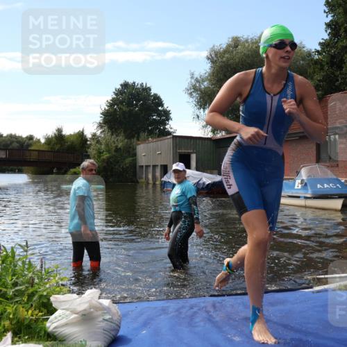 31.08.2025 - Elbe Triathlon Hamburg Luisa Fischer http://msf.ph/oto/8680198 31.08.2025 14:34:14 Schwimmen  meine-sportfotos.de