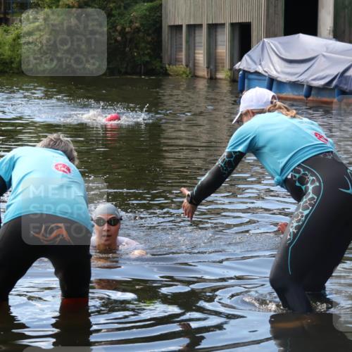 31.08.2025 - Elbe Triathlon Hamburg Luisa Fischer http://msf.ph/oto/8680202 31.08.2025 14:35:52 Schwimmen  meine-sportfotos.de