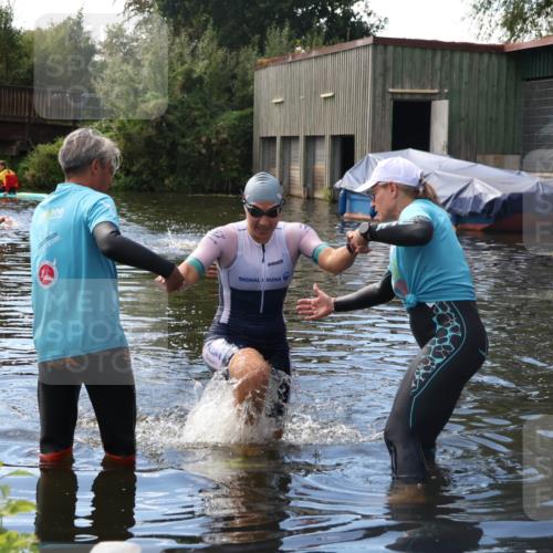 31.08.2025 - Elbe Triathlon Hamburg Luisa Fischer http://msf.ph/oto/8680212 31.08.2025 14:35:54 Schwimmen  meine-sportfotos.de