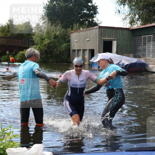 31.08.2025 - Elbe Triathlon Hamburg Luisa Fischer http://msf.ph/oto/8680214 31.08.2025 14:35:54 Schwimmen  meine-sportfotos.de