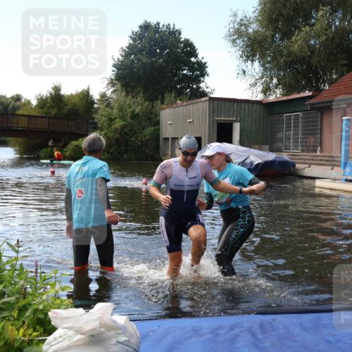 31.08.2025 - Elbe Triathlon Hamburg Luisa Fischer http://msf.ph/oto/8680216 31.08.2025 14:35:55 Schwimmen  meine-sportfotos.de