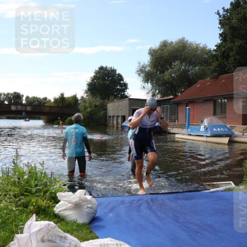 31.08.2025 - Elbe Triathlon Hamburg Luisa Fischer http://msf.ph/oto/8680222 31.08.2025 14:35:56 Schwimmen  meine-sportfotos.de