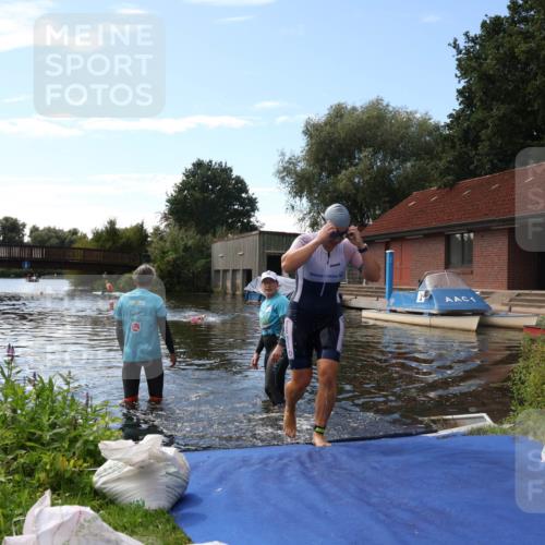 31.08.2025 - Elbe Triathlon Hamburg Luisa Fischer http://msf.ph/oto/8680224 31.08.2025 14:35:56 Schwimmen  meine-sportfotos.de
