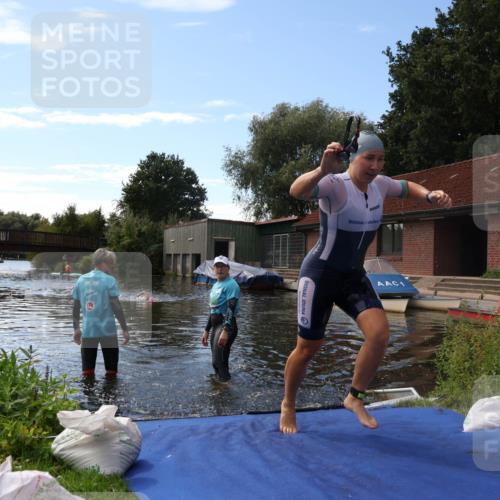 31.08.2025 - Elbe Triathlon Hamburg Luisa Fischer http://msf.ph/oto/8680227 31.08.2025 14:35:57 Schwimmen  meine-sportfotos.de