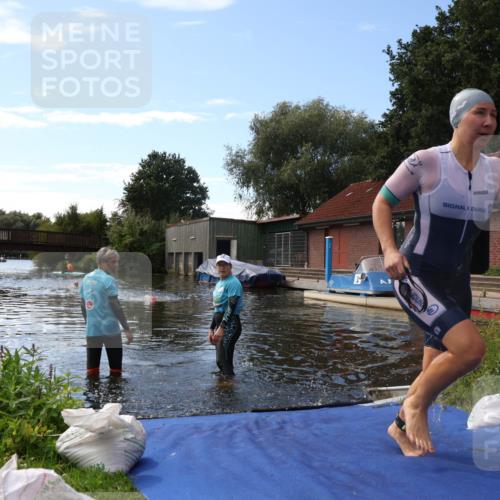31.08.2025 - Elbe Triathlon Hamburg Luisa Fischer http://msf.ph/oto/8680228 31.08.2025 14:35:57 Schwimmen  meine-sportfotos.de