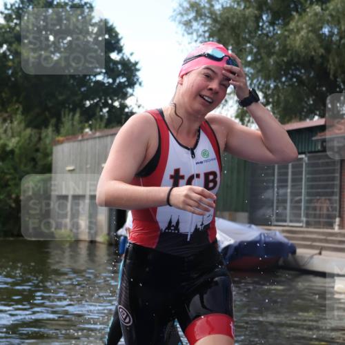 31.08.2025 - Elbe Triathlon Hamburg Luisa Fischer http://msf.ph/oto/8680229 31.08.2025 14:36:14 Schwimmen  meine-sportfotos.de