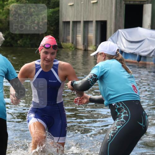 31.08.2025 - Elbe Triathlon Hamburg Luisa Fischer http://msf.ph/oto/8680232 31.08.2025 14:36:22 Schwimmen  meine-sportfotos.de