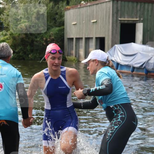 31.08.2025 - Elbe Triathlon Hamburg Luisa Fischer http://msf.ph/oto/8680234 31.08.2025 14:36:23 Schwimmen  meine-sportfotos.de