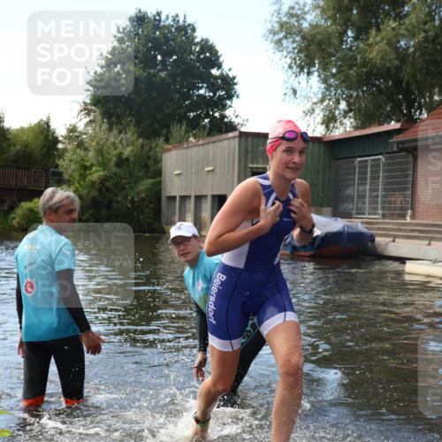 31.08.2025 - Elbe Triathlon Hamburg Luisa Fischer http://msf.ph/oto/8680238 31.08.2025 14:36:24 Schwimmen  meine-sportfotos.de