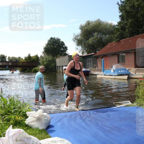 31.08.2025 - Elbe Triathlon Hamburg Luisa Fischer http://msf.ph/oto/8680253 31.08.2025 14:36:46 Schwimmen  meine-sportfotos.de