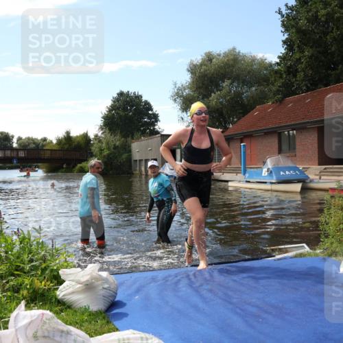 31.08.2025 - Elbe Triathlon Hamburg Luisa Fischer http://msf.ph/oto/8680256 31.08.2025 14:36:47 Schwimmen  meine-sportfotos.de