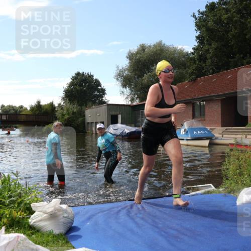 31.08.2025 - Elbe Triathlon Hamburg Luisa Fischer http://msf.ph/oto/8680257 31.08.2025 14:36:47 Schwimmen  meine-sportfotos.de