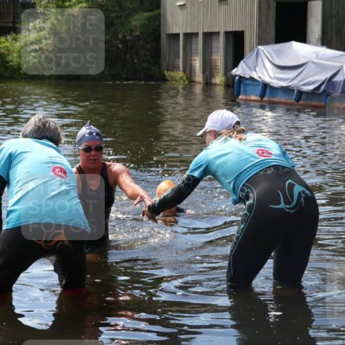 31.08.2025 - Elbe Triathlon Hamburg Luisa Fischer http://msf.ph/oto/8680260 31.08.2025 14:37:13 Schwimmen  meine-sportfotos.de