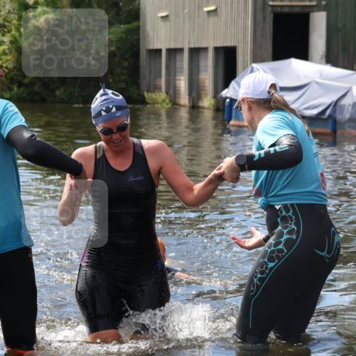 31.08.2025 - Elbe Triathlon Hamburg Luisa Fischer http://msf.ph/oto/8680267 31.08.2025 14:37:14 Schwimmen  meine-sportfotos.de