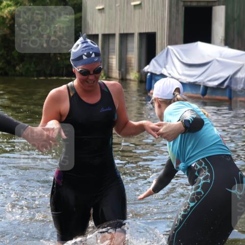 31.08.2025 - Elbe Triathlon Hamburg Luisa Fischer http://msf.ph/oto/8680268 31.08.2025 14:37:14 Schwimmen  meine-sportfotos.de
