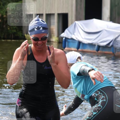 31.08.2025 - Elbe Triathlon Hamburg Luisa Fischer http://msf.ph/oto/8680270 31.08.2025 14:37:15 Schwimmen  meine-sportfotos.de