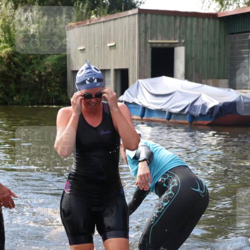 31.08.2025 - Elbe Triathlon Hamburg Luisa Fischer http://msf.ph/oto/8680271 31.08.2025 14:37:15 Schwimmen  meine-sportfotos.de