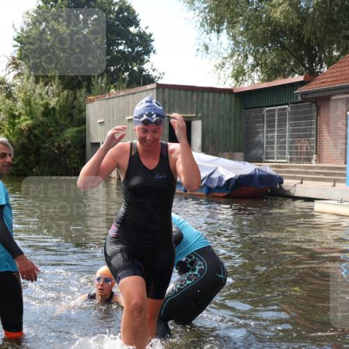 31.08.2025 - Elbe Triathlon Hamburg Luisa Fischer http://msf.ph/oto/8680275 31.08.2025 14:37:16 Schwimmen  meine-sportfotos.de