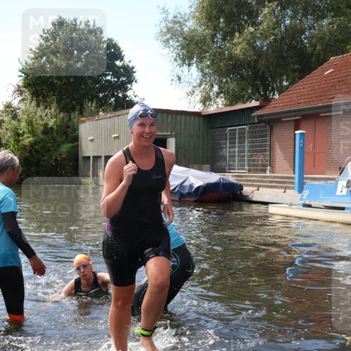 31.08.2025 - Elbe Triathlon Hamburg Luisa Fischer http://msf.ph/oto/8680277 31.08.2025 14:37:16 Schwimmen  meine-sportfotos.de