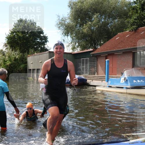 31.08.2025 - Elbe Triathlon Hamburg Luisa Fischer http://msf.ph/oto/8680278 31.08.2025 14:37:16 Schwimmen  meine-sportfotos.de