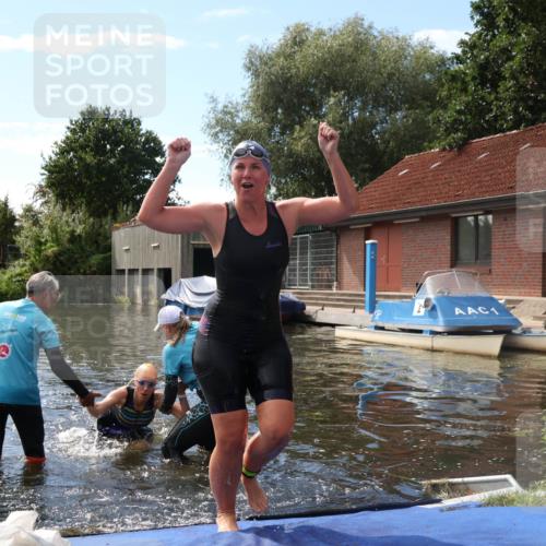 31.08.2025 - Elbe Triathlon Hamburg Luisa Fischer http://msf.ph/oto/8680281 31.08.2025 14:37:17 Schwimmen  meine-sportfotos.de