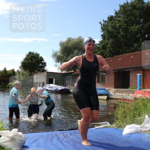 31.08.2025 - Elbe Triathlon Hamburg Luisa Fischer http://msf.ph/oto/8680284 31.08.2025 14:37:17 Schwimmen  meine-sportfotos.de