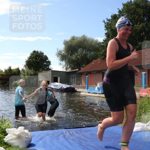 31.08.2025 - Elbe Triathlon Hamburg Luisa Fischer http://msf.ph/oto/8680285 31.08.2025 14:37:18 Schwimmen  meine-sportfotos.de
