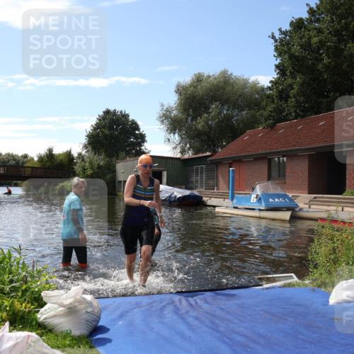 31.08.2025 - Elbe Triathlon Hamburg Luisa Fischer http://msf.ph/oto/8680289 31.08.2025 14:37:18 Schwimmen  meine-sportfotos.de