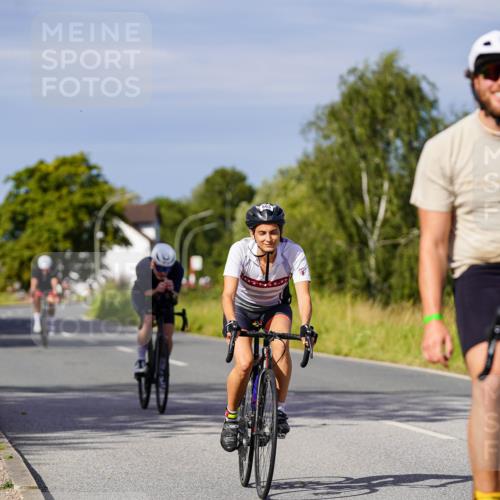 31.08.2025 - Elbe Triathlon Hamburg Michael Burmester http://msf.ph/oto/8680290 31.08.2025 10:42:40 Radfahren 863, 966, 1013, 1074, 1105, 1154 meine-sportfotos.de
