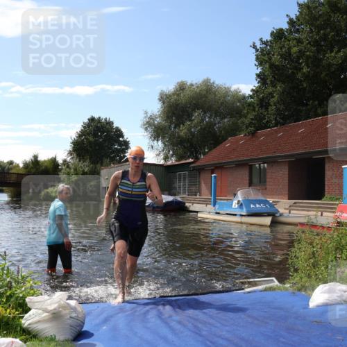 31.08.2025 - Elbe Triathlon Hamburg Luisa Fischer http://msf.ph/oto/8680291 31.08.2025 14:37:19 Schwimmen  meine-sportfotos.de