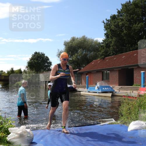 31.08.2025 - Elbe Triathlon Hamburg Luisa Fischer http://msf.ph/oto/8680292 31.08.2025 14:37:19 Schwimmen  meine-sportfotos.de