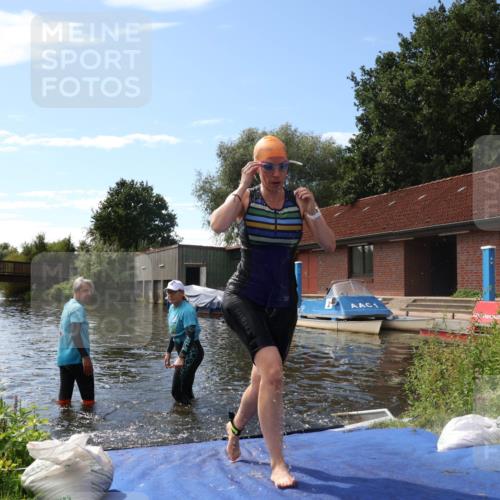 31.08.2025 - Elbe Triathlon Hamburg Luisa Fischer http://msf.ph/oto/8680294 31.08.2025 14:37:19 Schwimmen  meine-sportfotos.de