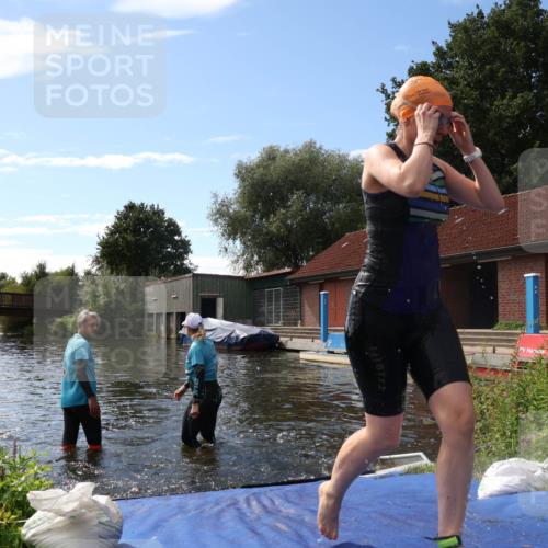 31.08.2025 - Elbe Triathlon Hamburg Luisa Fischer http://msf.ph/oto/8680296 31.08.2025 14:37:20 Schwimmen  meine-sportfotos.de
