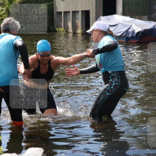 31.08.2025 - Elbe Triathlon Hamburg Luisa Fischer http://msf.ph/oto/8680303 31.08.2025 14:37:55 Schwimmen  meine-sportfotos.de
