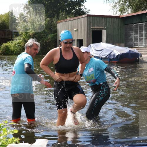 31.08.2025 - Elbe Triathlon Hamburg Luisa Fischer http://msf.ph/oto/8680311 31.08.2025 14:37:56 Schwimmen  meine-sportfotos.de
