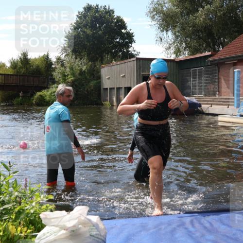 31.08.2025 - Elbe Triathlon Hamburg Luisa Fischer http://msf.ph/oto/8680316 31.08.2025 14:37:57 Schwimmen  meine-sportfotos.de