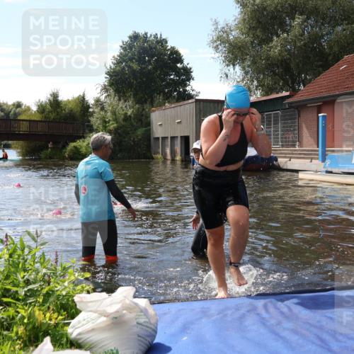 31.08.2025 - Elbe Triathlon Hamburg Luisa Fischer http://msf.ph/oto/8680318 31.08.2025 14:37:58 Schwimmen  meine-sportfotos.de