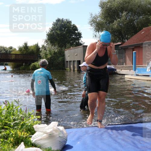 31.08.2025 - Elbe Triathlon Hamburg Luisa Fischer http://msf.ph/oto/8680320 31.08.2025 14:37:58 Schwimmen  meine-sportfotos.de