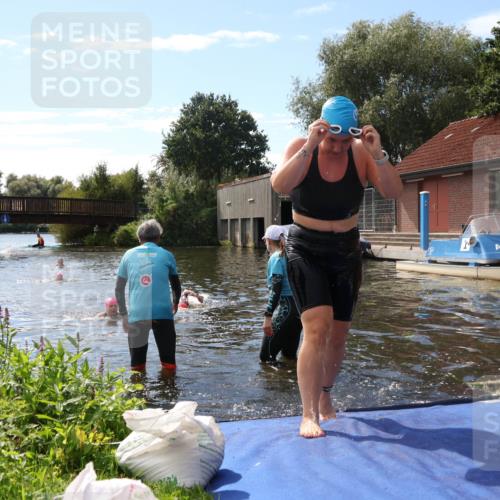 31.08.2025 - Elbe Triathlon Hamburg Luisa Fischer http://msf.ph/oto/8680321 31.08.2025 14:37:58 Schwimmen  meine-sportfotos.de