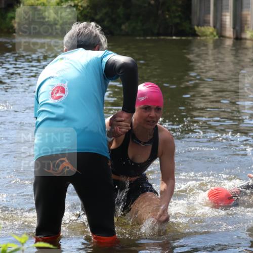 31.08.2025 - Elbe Triathlon Hamburg Luisa Fischer http://msf.ph/oto/8680327 31.08.2025 14:38:04 Schwimmen  meine-sportfotos.de