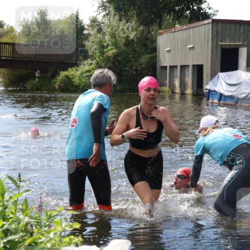 31.08.2025 - Elbe Triathlon Hamburg Luisa Fischer http://msf.ph/oto/8680330 31.08.2025 14:38:04 Schwimmen  meine-sportfotos.de