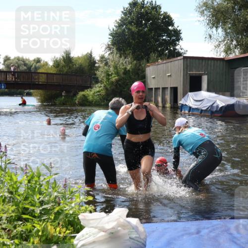 31.08.2025 - Elbe Triathlon Hamburg Luisa Fischer http://msf.ph/oto/8680332 31.08.2025 14:38:05 Schwimmen  meine-sportfotos.de