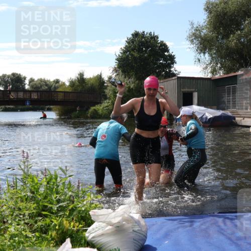 31.08.2025 - Elbe Triathlon Hamburg Luisa Fischer http://msf.ph/oto/8680339 31.08.2025 14:38:06 Schwimmen  meine-sportfotos.de